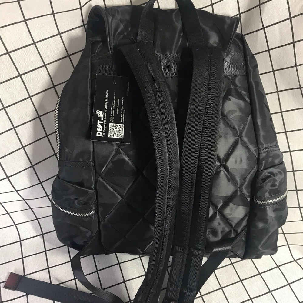 Stylish backpack 🎒 - Picture 2 of 5